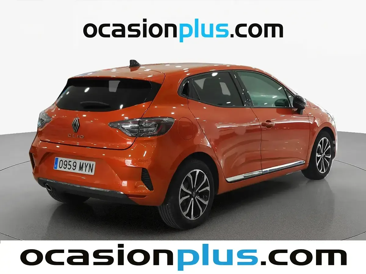 Usado Renault Clio V Techno 90 CV (66 kW) 2025 Naranja Berlina