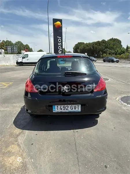 Usado Peugeot 308 Business-Line 90 CV (66 kW) 2010 Negro Berlina