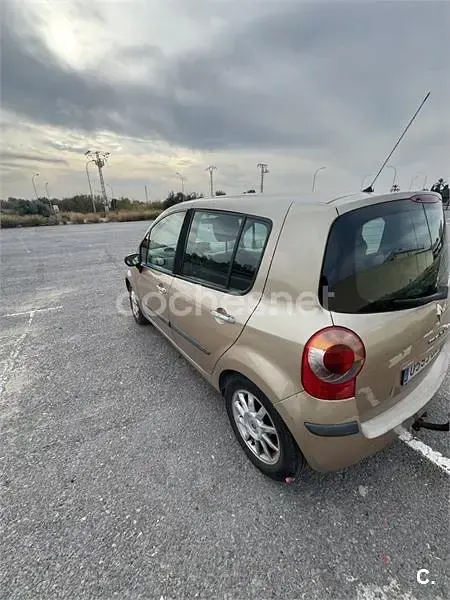 Usado Renault Modus Dynamique 80 CV (58 kW) 2004 Beige Monovolumen