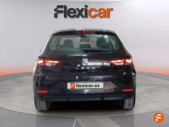 Usado Seat Leon Style 115 CV (84 kW) 2020 Negro Familiar