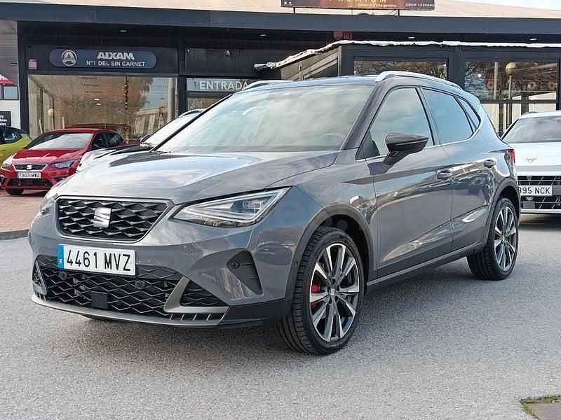 Usado Seat Arona FR 150 CV (110 kW) 2024 Gris / plata SUV