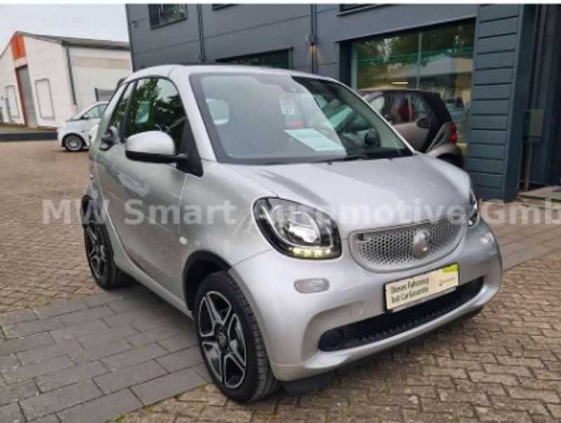 Usado Smart ForTwo Cabrio Passion 90 CV (66 kW) 2017 Plateado Descapotable