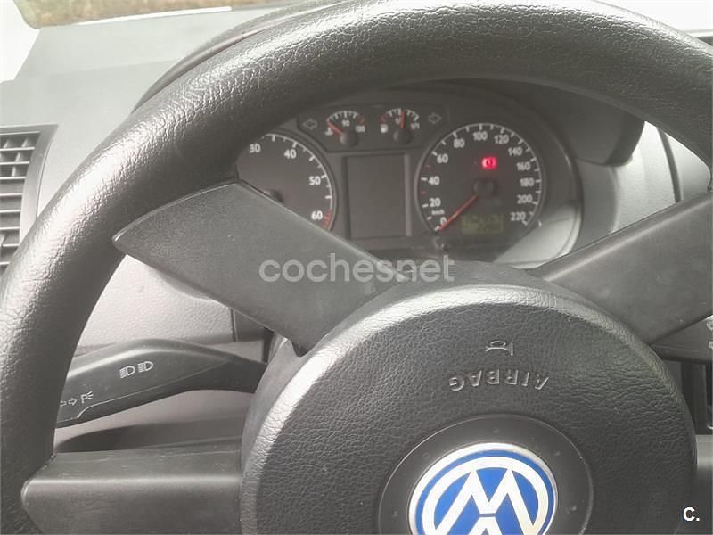 Usado VW Polo Conceptline 65 CV (47 kW) 2002 Gris / plata Berlina