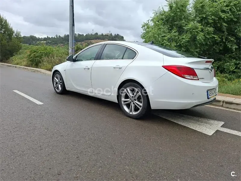 Usado Opel Insignia Sport 160 CV (117 kW) 2012 Blanco Berlina
