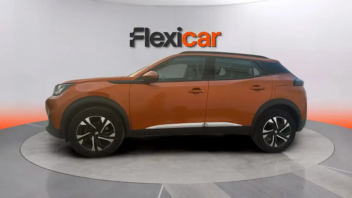 Usado Peugeot 2008 Allure 130 CV (95 kW) 2020 Naranja SUV