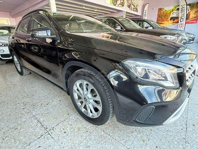 Usado Mercedes GLA200 136 CV (100 kW) 2018 Negro SUV