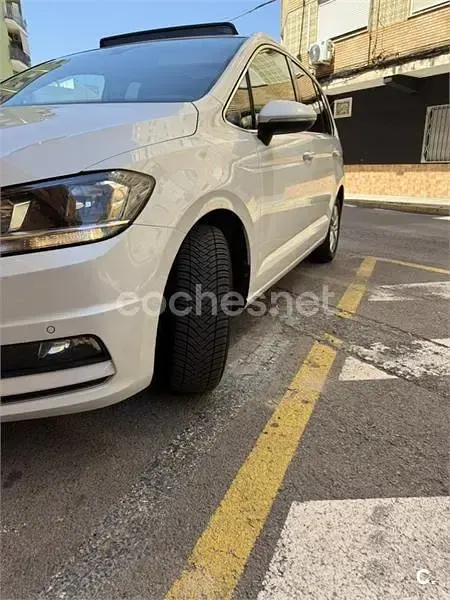 Usado VW Touran Advance 150 CV (110 kW) 2017 Blanco Monovolumen