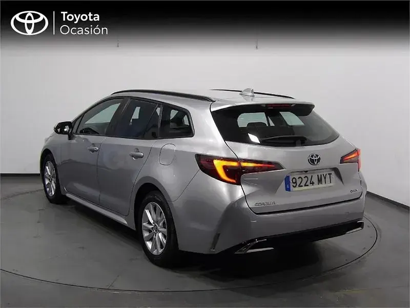 Usado Toyota Corolla Active 140 CV (102 kW) 2025 Gris / plata Familiar