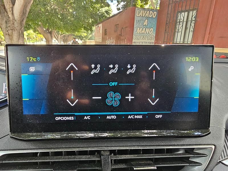 Usado Peugeot 3008 Allure 225 CV (165 kW) 2022 Gris / plata SUV