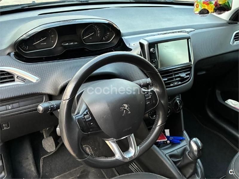 Usado Peugeot 208 Style 82 CV (60 kW) 2016 Negro Utilitario