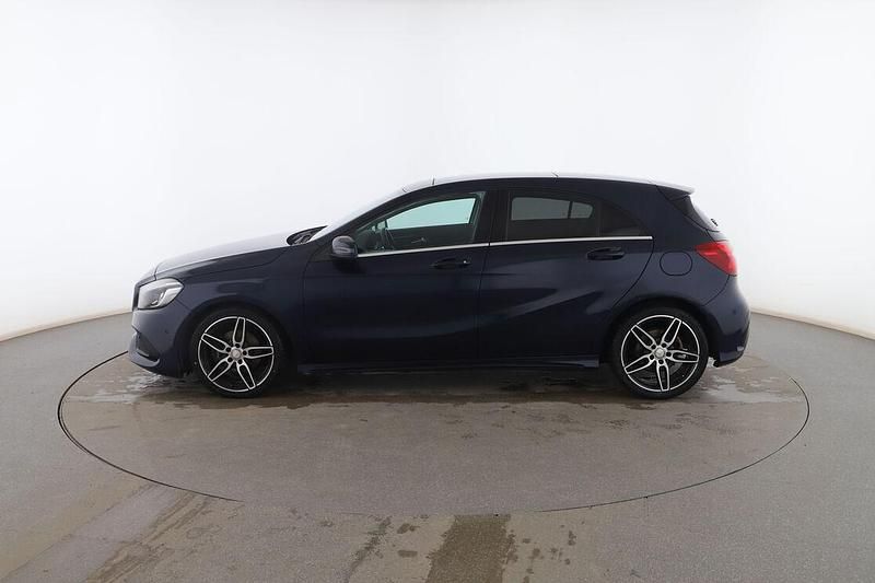 Usado Mercedes A200 AMG line 135 CV (99 kW) 2016 Azul Utilitario