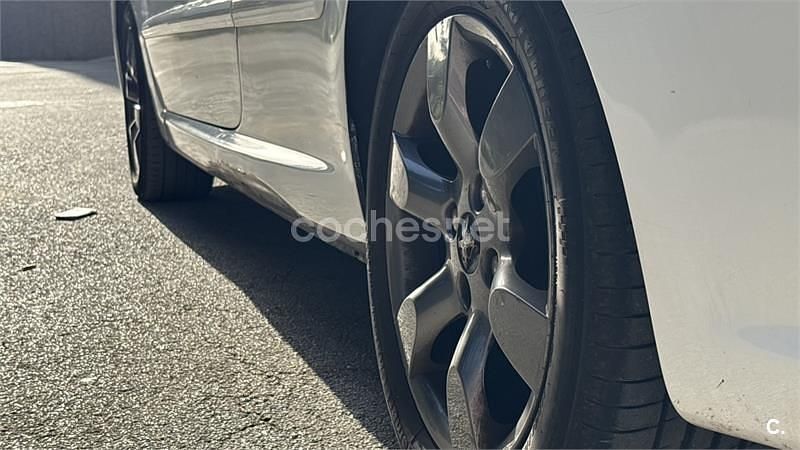 Usado Peugeot 307 CC 110 CV (80 kW) 2007 Blanco Descapotable