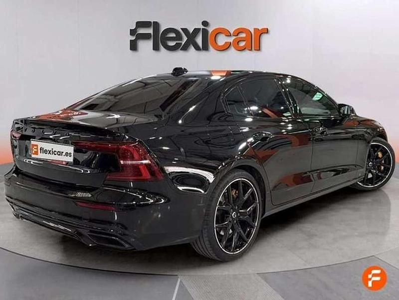 Usado Volvo S60 405 CV (297 kW) 2020 Negro Berlina