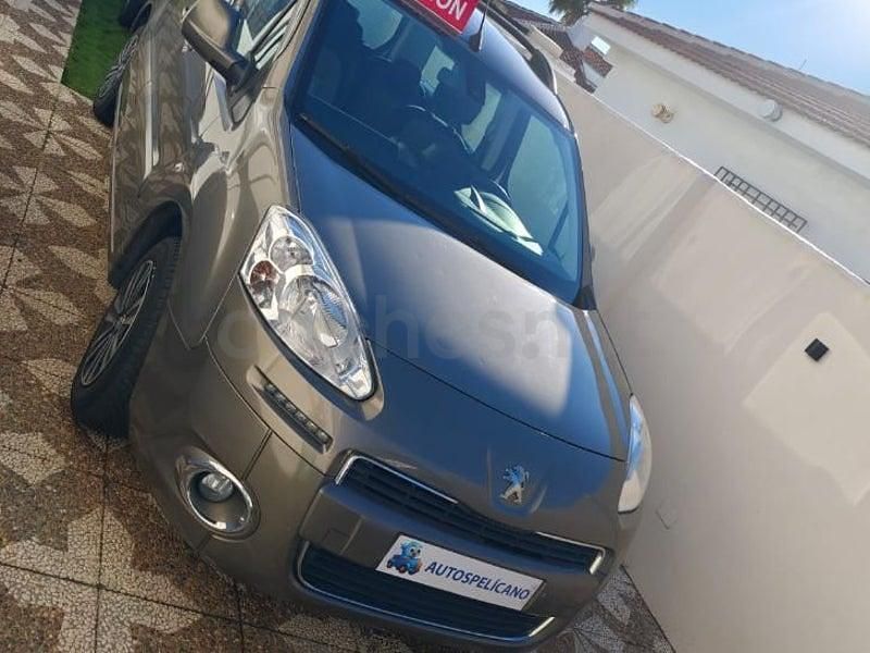 Usado Peugeot TePee Style 120 CV (88 kW) 2015 Beige Monovolumen