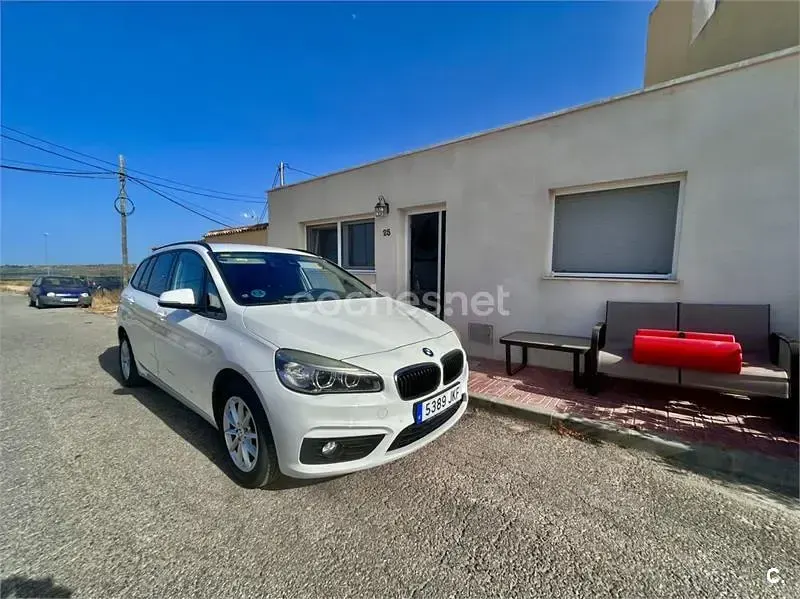 Usado BMW 218 150 CV (110 kW) 2015 Blanco Familiar