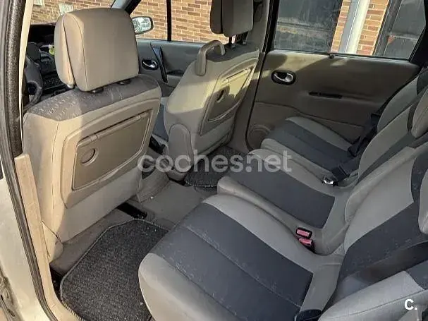 Usado Renault Scénic Expression 100 CV (73 kW) 2005 Beige Monovolumen
