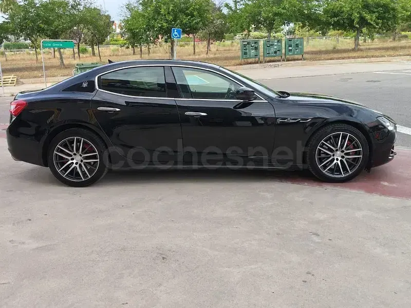 Usado Maserati Ghibli GranLusso 275 CV (202 kW) 2018 Negro Berlina