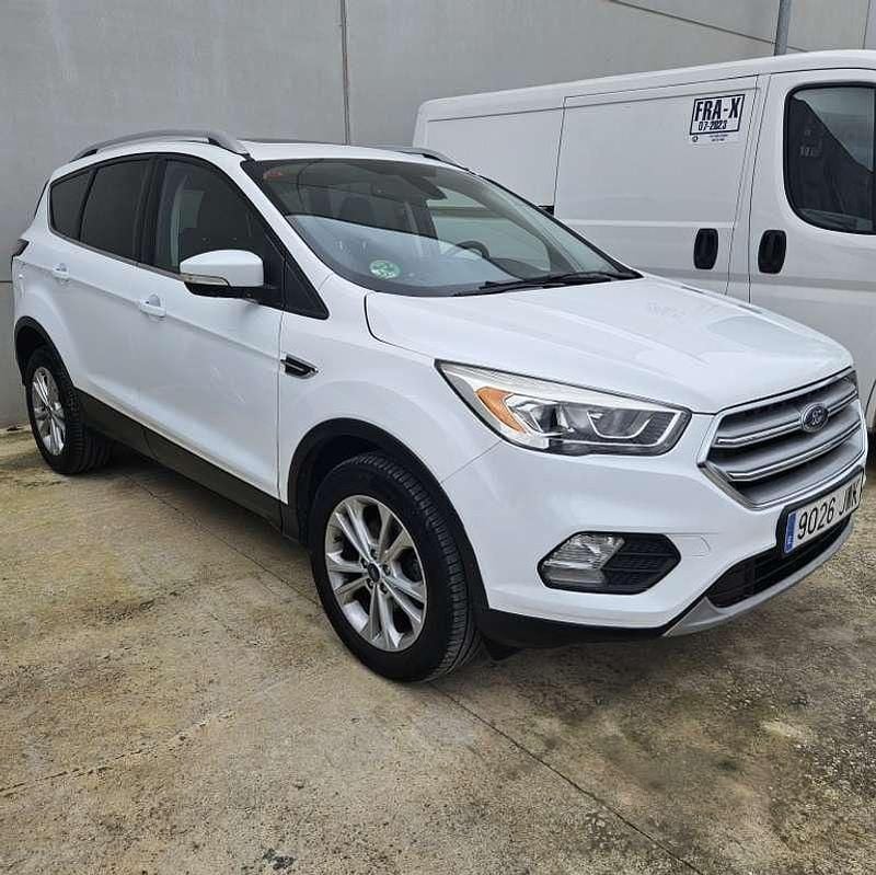 Blanco Usado 2017 Ford Kuga Titanium SUV | 9450 € (Precio justo) - Imagen 1/4