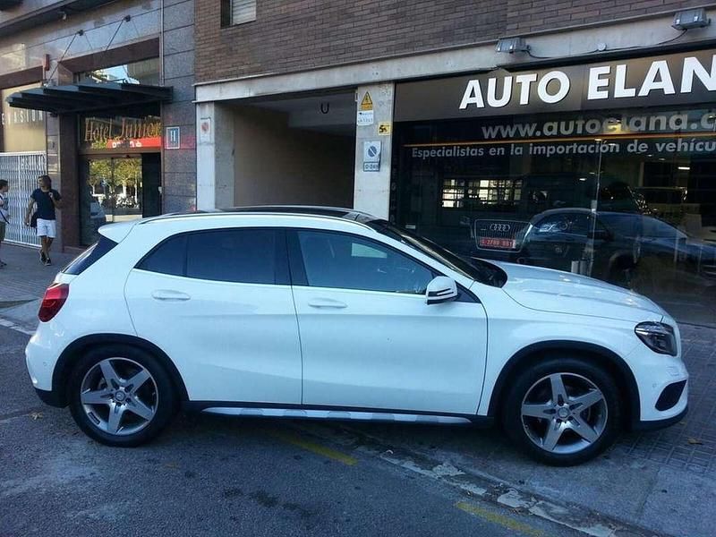 Usado Mercedes GLA200 AMG line 136 CV (100 kW) 2014 Blanco SUV