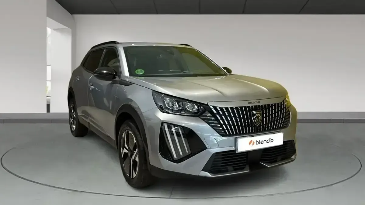 Usado Peugeot 2008 Allure 100 CV (73 kW) 2024 Gris SUV