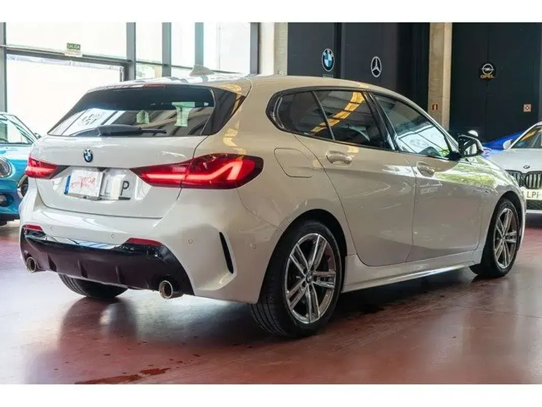 Usado BMW 118 M Sport 150 CV (110 kW) 2022 Blanco Utilitario