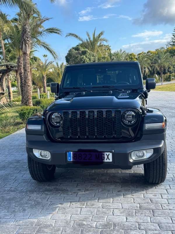 Negro Usado 2023 Jeep Wrangler Unlimited Sahara SUV | 62.999 € (Un poco caro) - Imagen 1/4