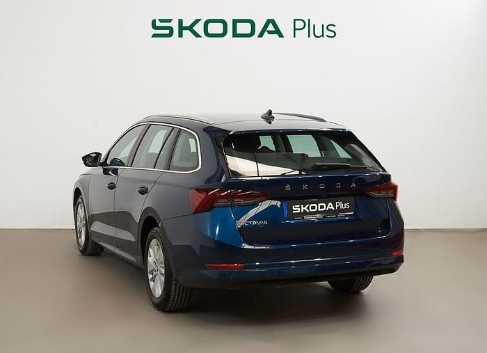 Azul Usado 2025 Skoda Octavia Ambition Familiar | 26.900 € (Super precio) - Imagen 1/4