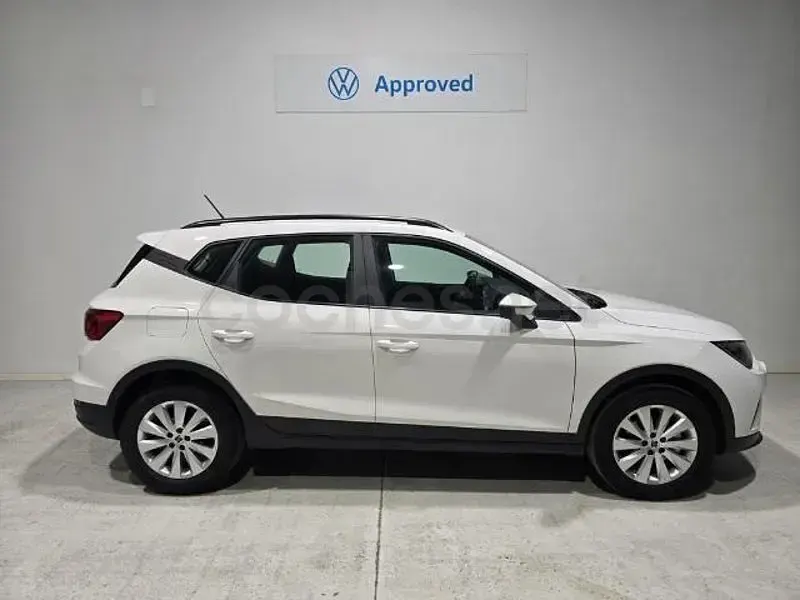 Usado Seat Arona Style Plus 110 CV (80 kW) 2022 Blanco SUV