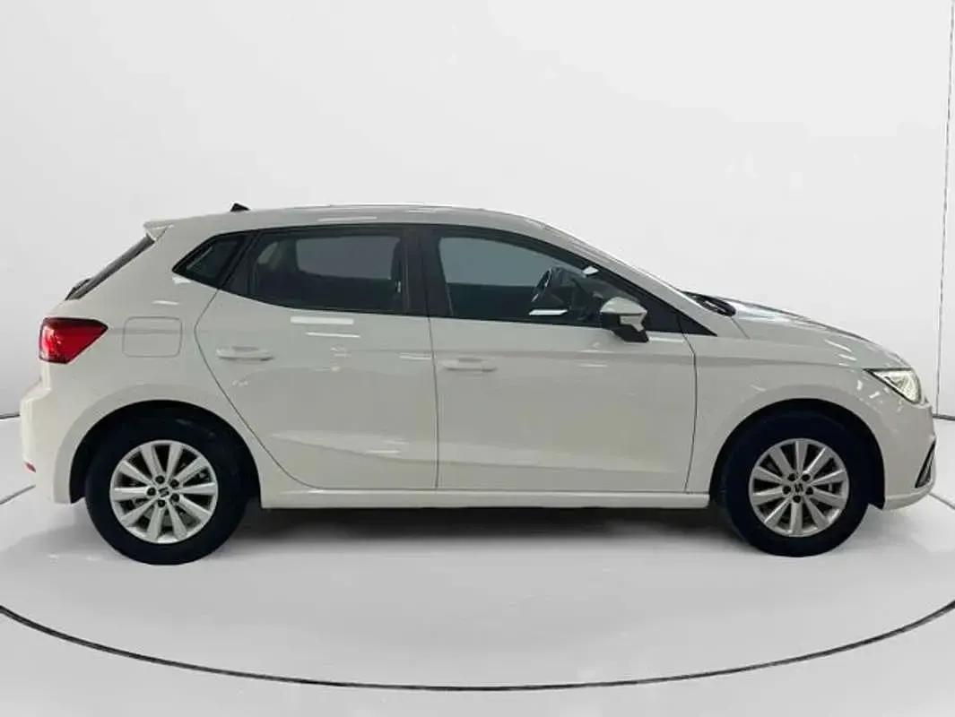 Usado Seat Ibiza Style 110 CV (80 kW) 2022 Blanco Utilitario