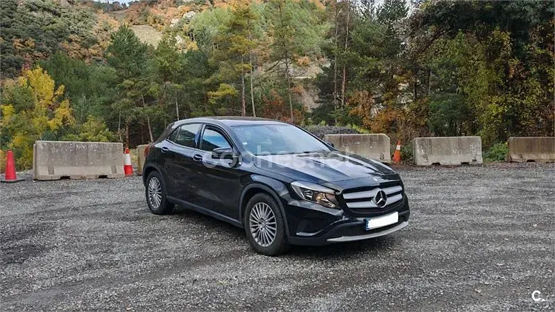 Käytetty Mercedes GLA200 Style 136 HP (100 kW) 2016 Musta Katumaasturi