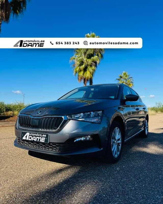 Usado Skoda Scala Ambition 110 CV (80 kW) 2023 Gris Utilitario
