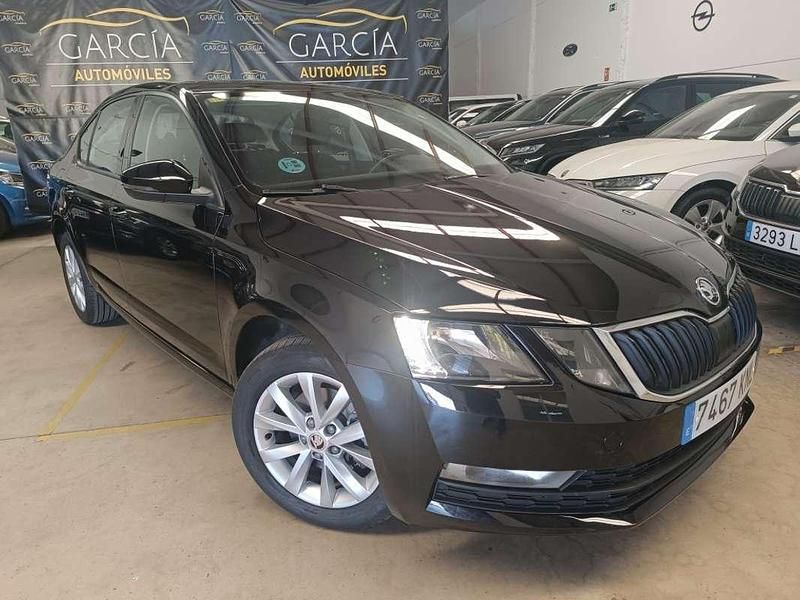 Negro Usado 2018 Skoda Octavia Ambition Utilitario | 13.800 € (Precio justo) - Imagen 1/4