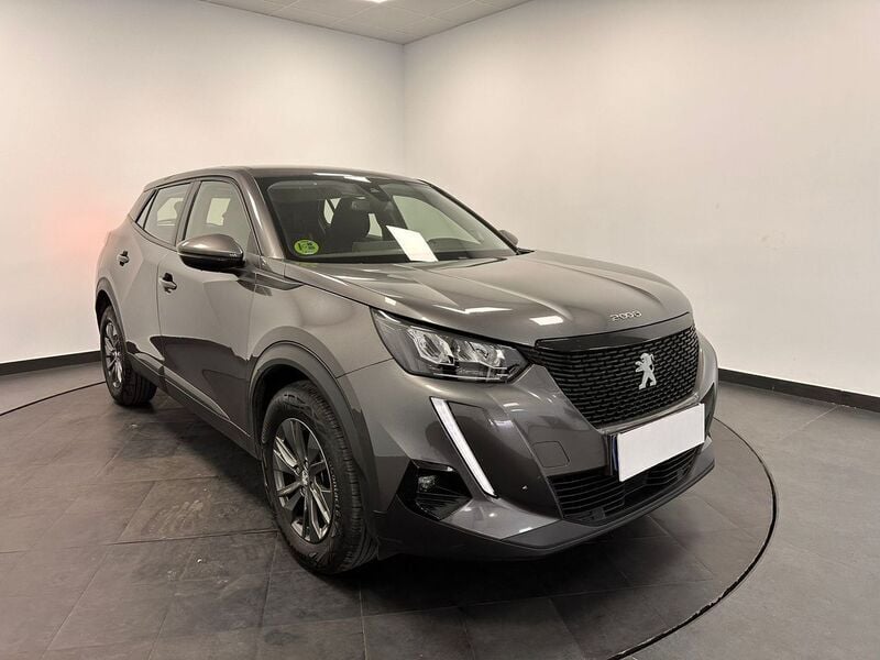 Usado Peugeot 2008 Active 110 CV (80 kW) 2021 Gris SUV