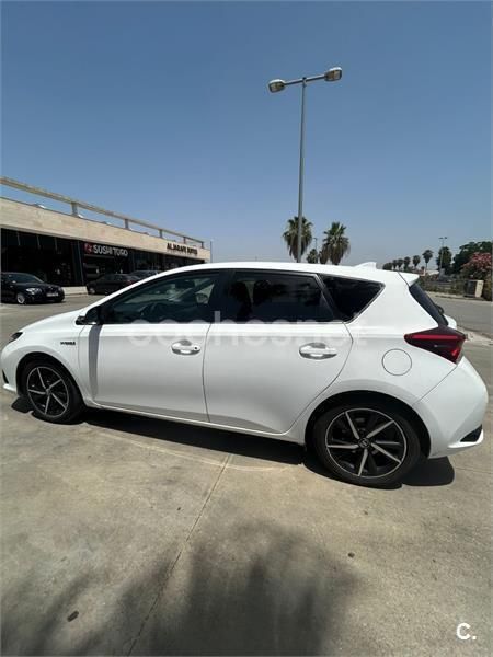 Blanco Usado 2018 Toyota Auris Hybrid Business Edition Berlina | 16.900 € (Un poco caro) - Imagen 1/3