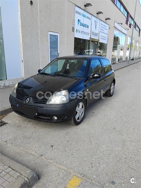 Usado Renault Clio II 60 CV (44 kW) 2004 Negro Berlina