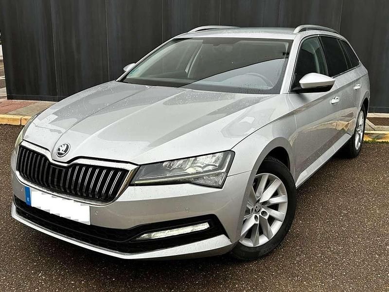 Usado Skoda Superb Ambition 150 CV (110 kW) 2022 Gris Familiar