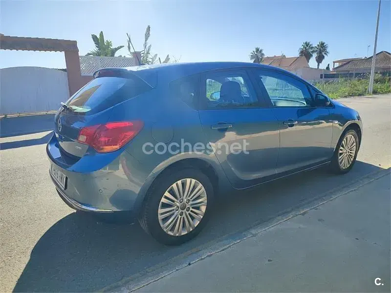 Usado Opel Astra Business 110 CV (80 kW) 2014 Azul Berlina