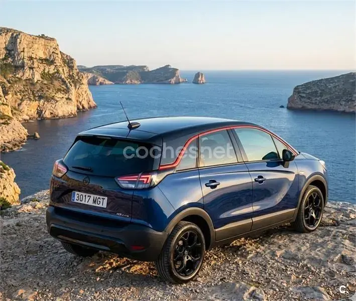 Usado Opel Crossland X GS Line 130 CV (95 kW) 2023 Azul SUV