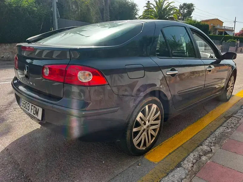 Usado Renault Laguna III Dynamique 150 CV (110 kW) 2007 Negro Berlina
