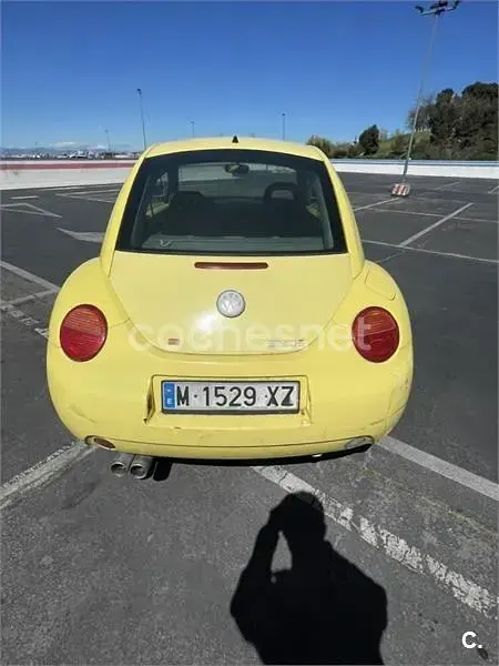 Usado VW New Beetle 115 CV (84 kW) 1999 Amarillo Utilitario