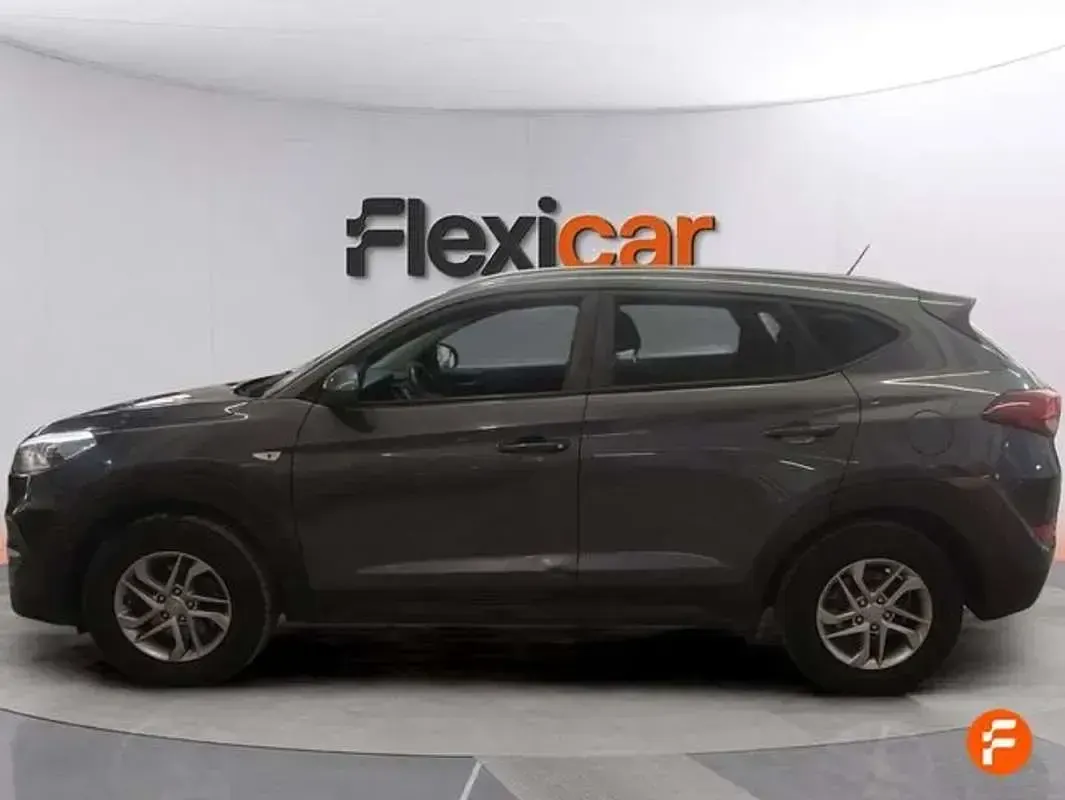 Usado Hyundai Tucson 115 CV (84 kW) 2016 Gris SUV