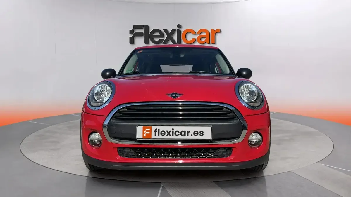 Usado Mini ONE 102 CV (75 kW) 2018 Rojo Utilitario