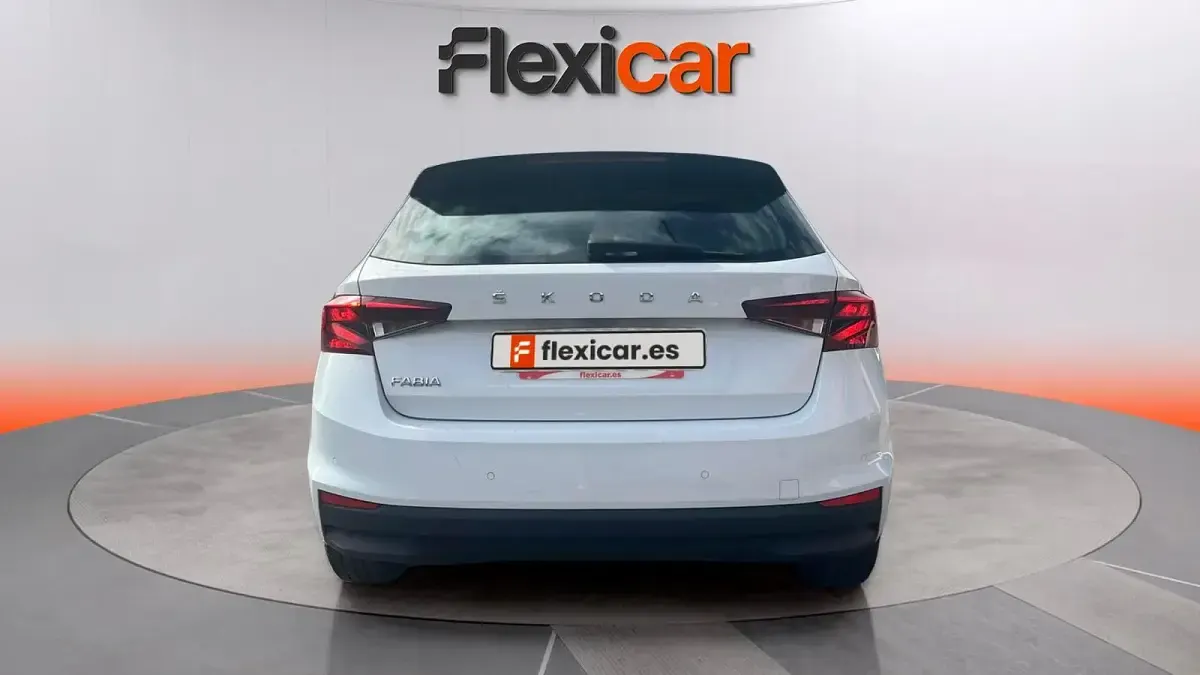 Usado Skoda Fabia Ambition 110 CV (80 kW) 2022 Blanco Utilitario