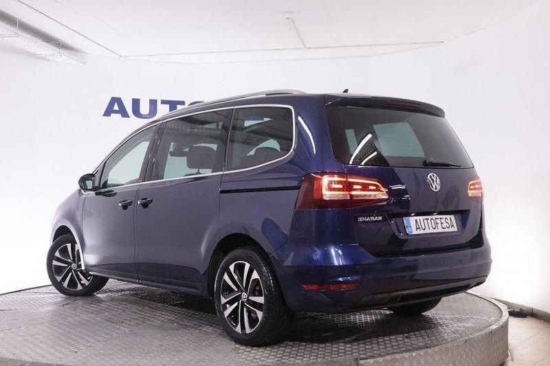 Usado VW Sharan 150 CV (110 kW) 2019 Azul Monovolumen