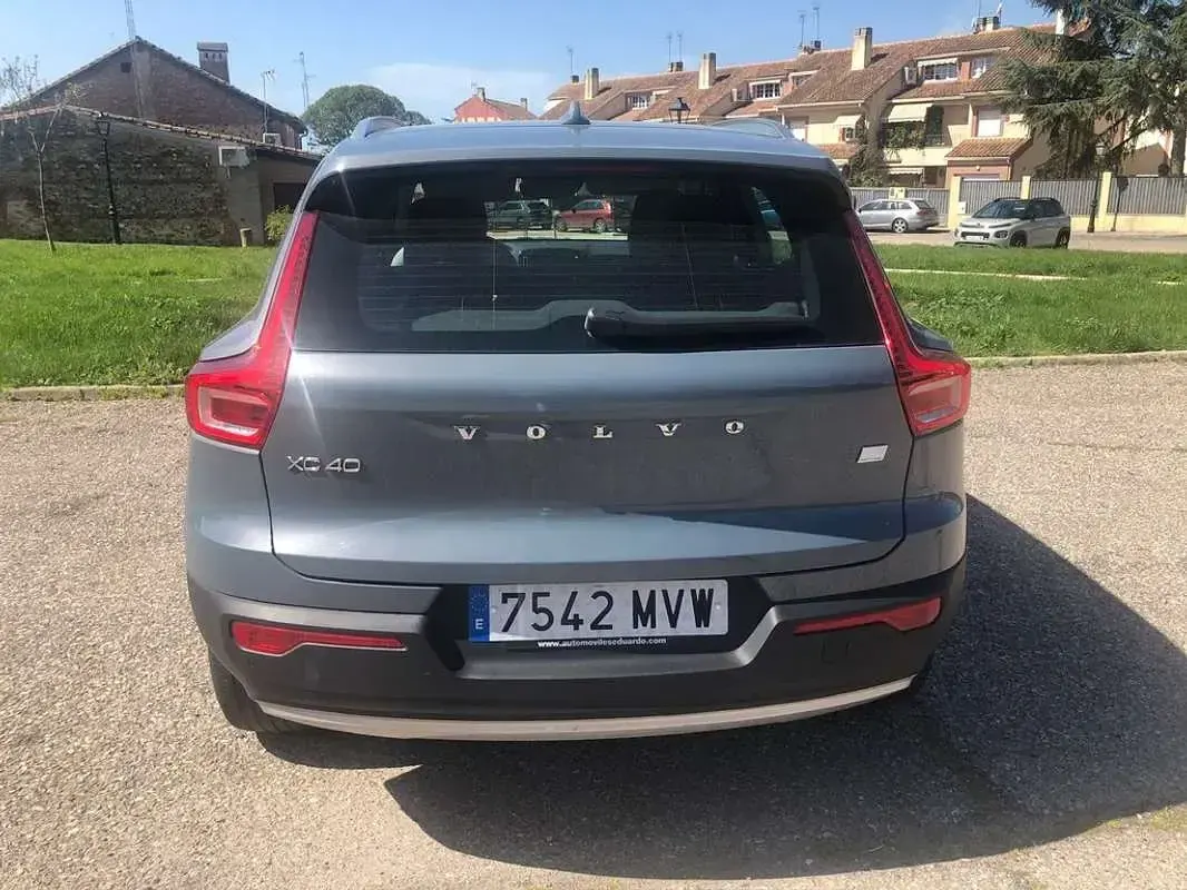 Usado Volvo XC40 Inscription 211 CV (155 kW) 2021 Gris SUV