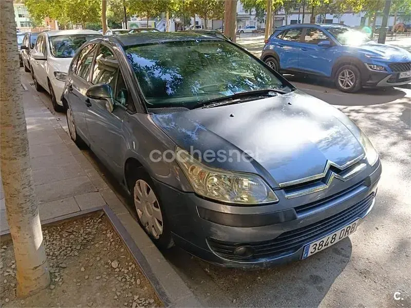 Usado Citroën C4 92 CV (67 kW) 2005 Gris / plata Berlina