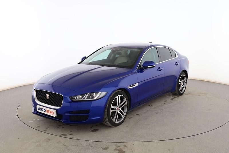 Usado Jaguar XE Prestige 180 HP (132 kW) 2017 Azul Sedan