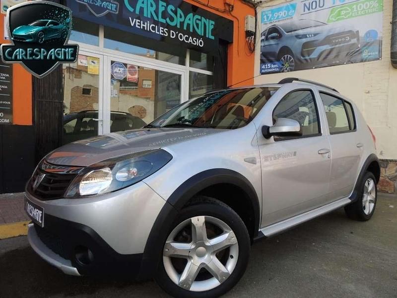 Usado Dacia Sandero Stepway 85 CV (62 kW) 2012 Gris Utilitario
