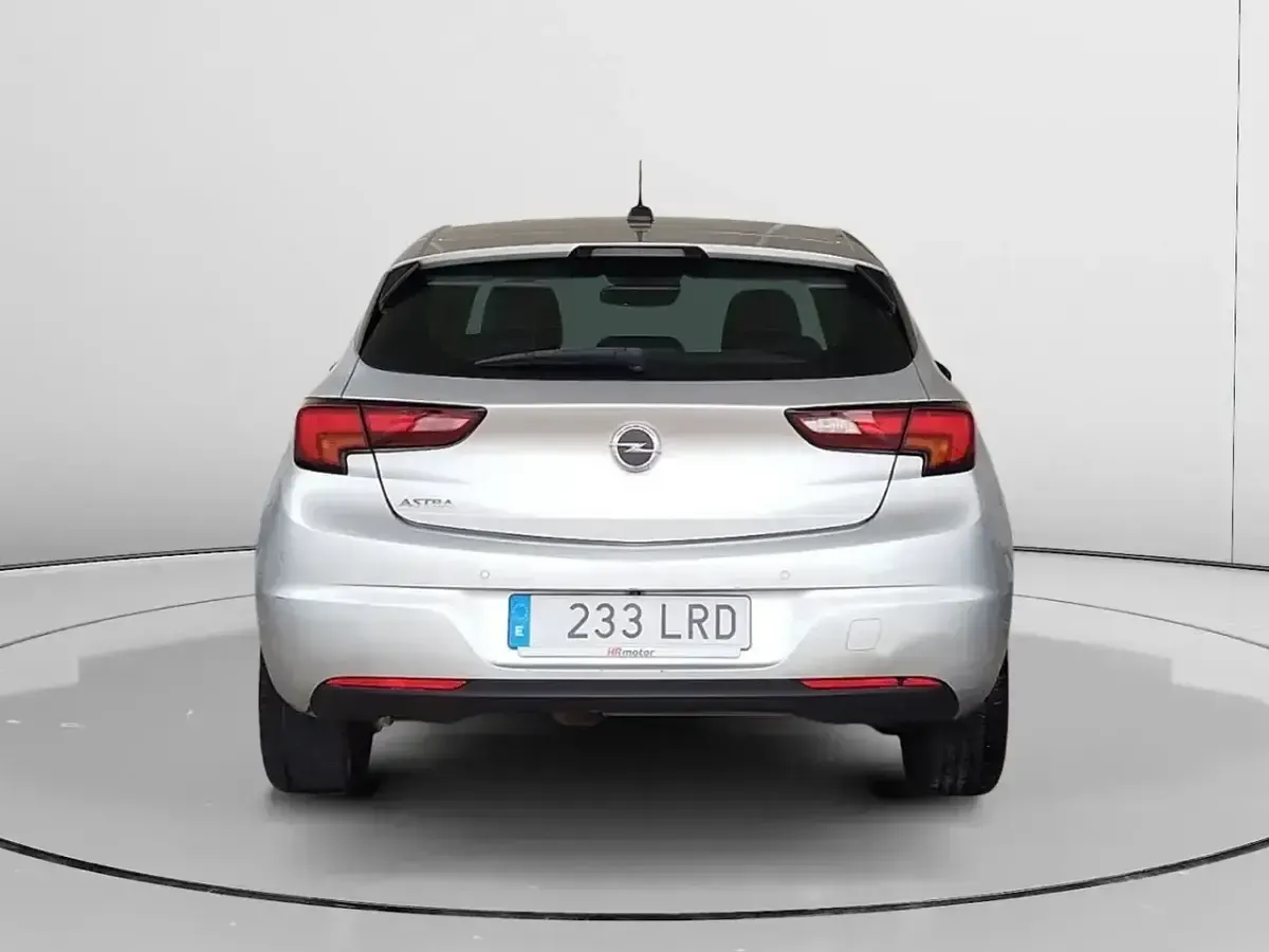 Usado Opel Astra Design & Tech 130 CV (95 kW) 2021 Gris