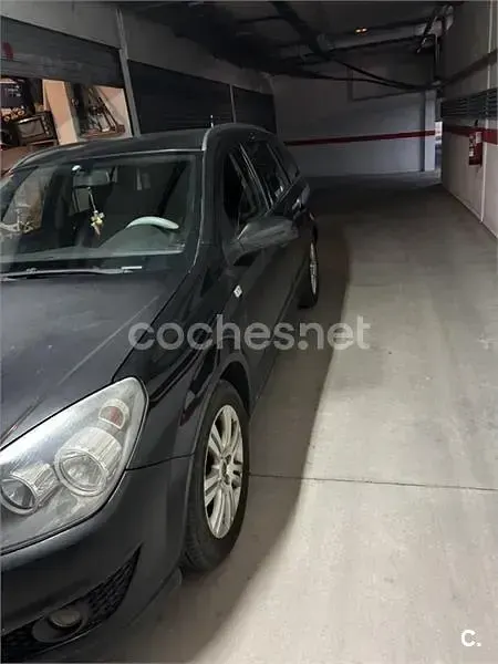 Usado Opel Astra Edition 110 CV (80 kW) 2009 Negro Familiar